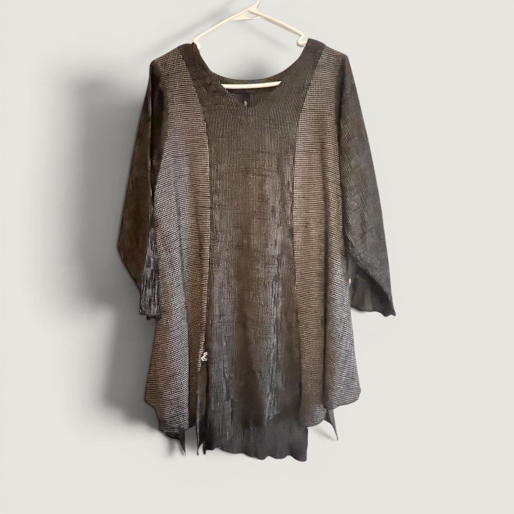 Cocoon House Blouse Womens Medium Gray Crinkle Geometric Asymmetrical Tunic Top